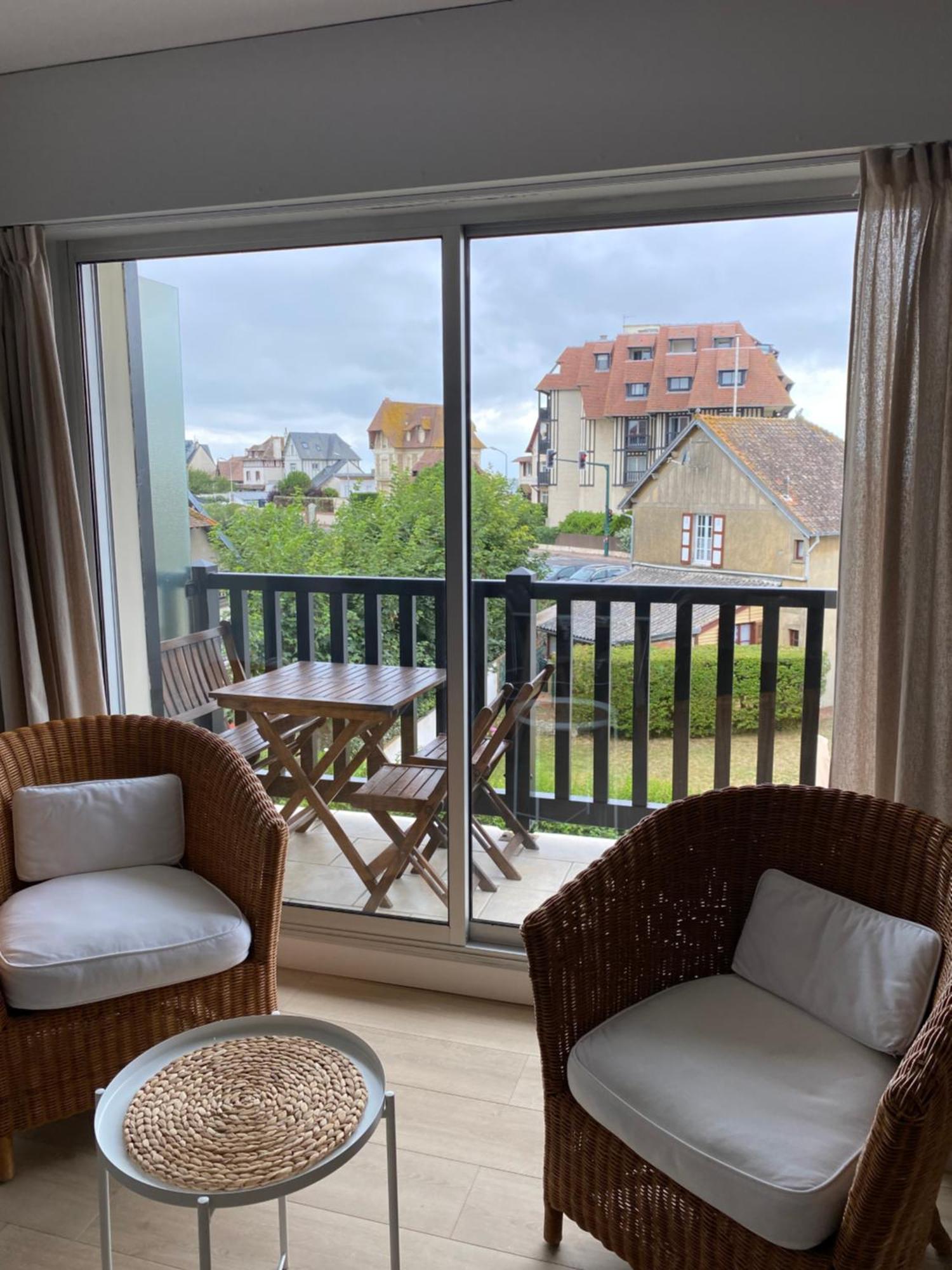 Appartement 65M2 Avec Balcon Vues Partielles Mer A 150M De La Plage Et Centre, Wifi Et Parking Prive Blonville-sur-Mer Dış mekan fotoğraf